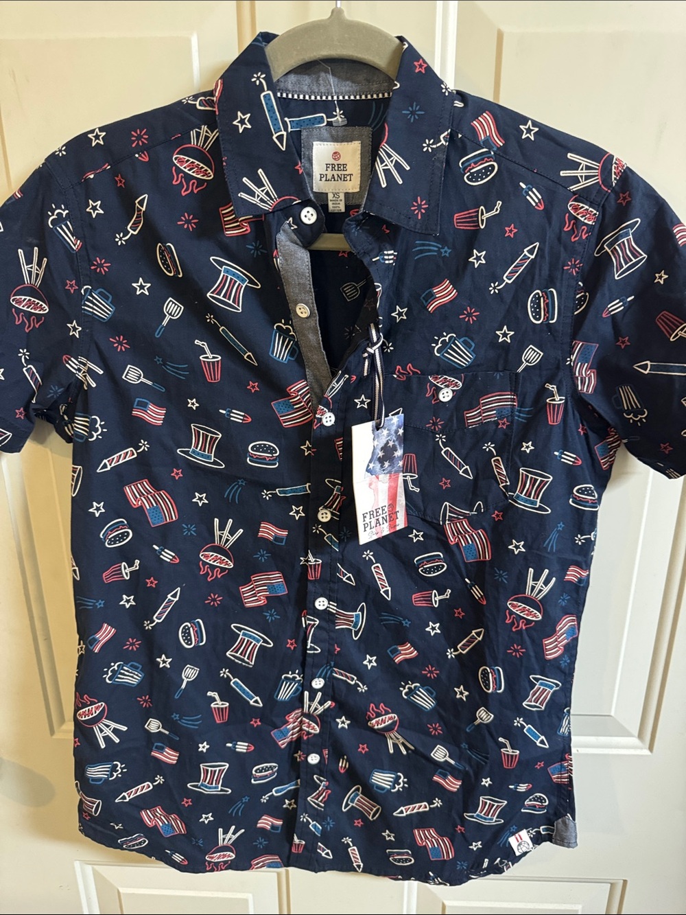 Men’s free planet patriotic shirt XS NWT